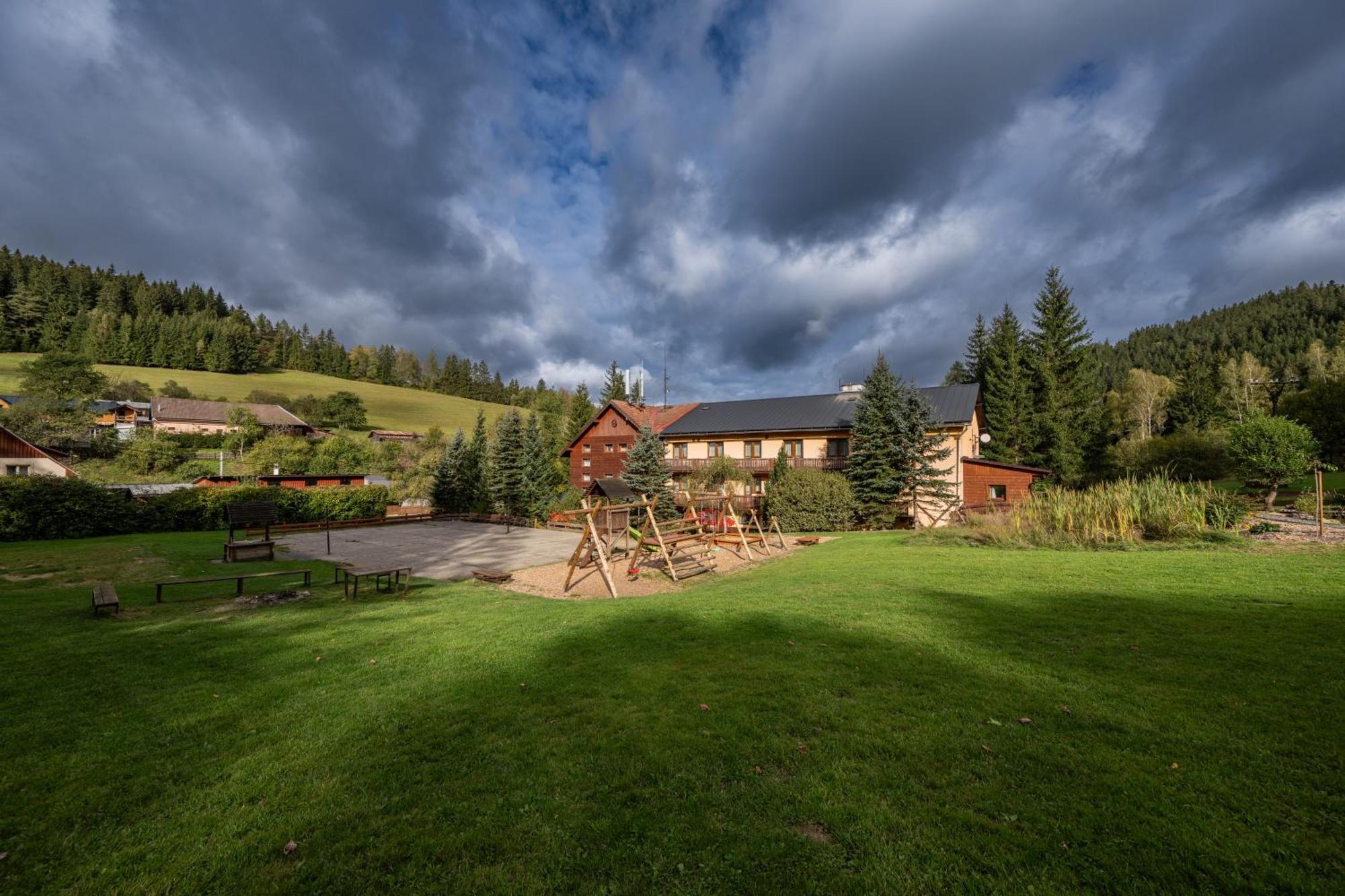 Horsky Hotel Kycerka Velke Karlovice Luaran gambar